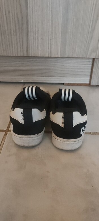 23 Beden Adidas erkek çocuk spor ayakkabı 