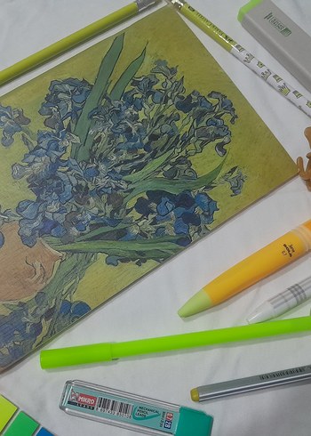  Sarı Pastel Renkli Yazı ve Ofis Malzemeleri
