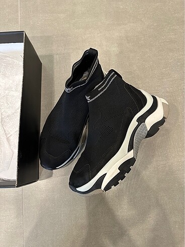 Ash Sneaker