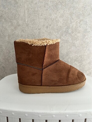 LCW Ugg Bot