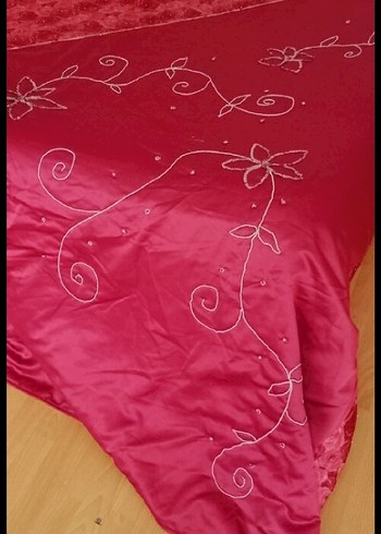 İşlemeli Parlak Pembe Yatak Örtüsü - Görsel 4