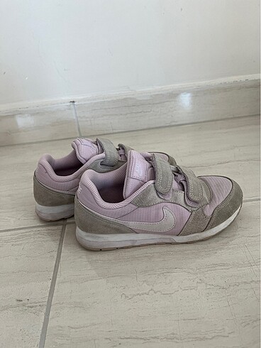 kız çocuk nike ayakkabı