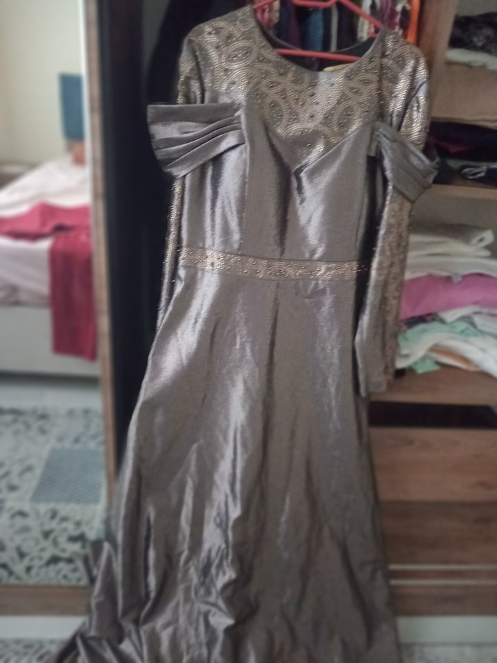 Parlak simli abiye sadece bir kere giyildi - Görsel 3