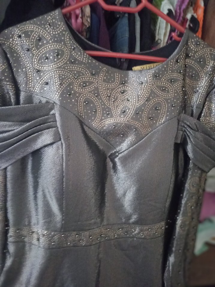 Parlak simli abiye sadece bir kere giyildi - Görsel 4