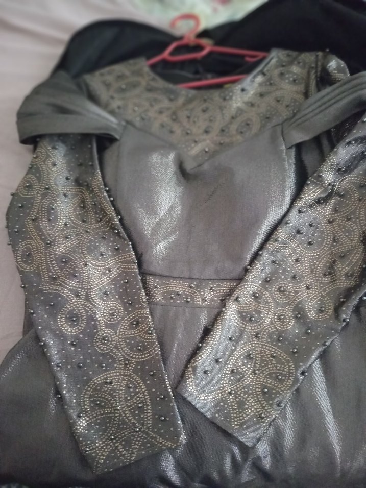 Parlak simli abiye sadece bir kere giyildi - Görsel 2