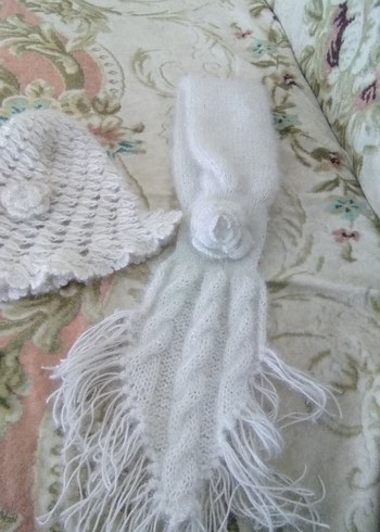 Simli Beyaz Örgü Çocuk Bere ve Püsküllü Atkı - Görsel 5