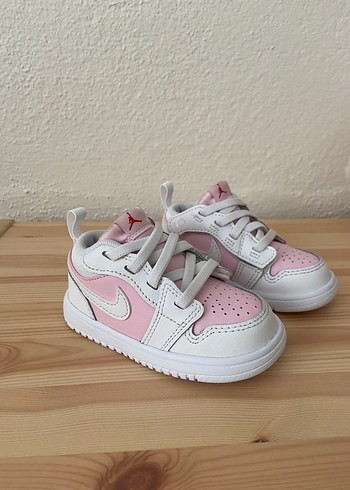 21 Beden Kız Çocuk Pembe Sneaker Velcro Bağcıklı