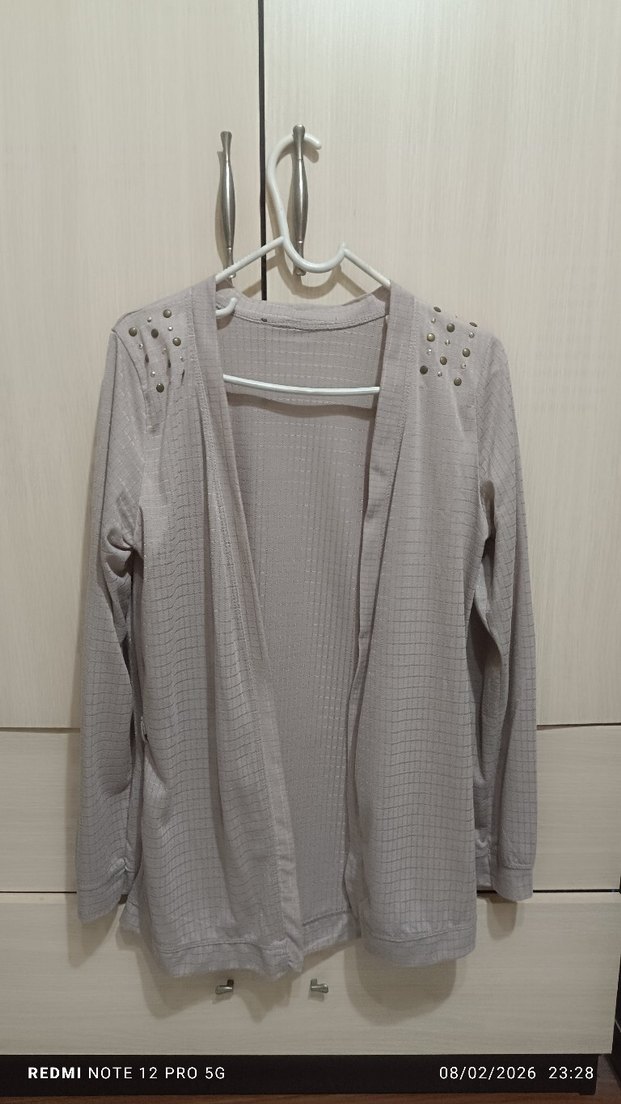 Krem omuzları taşlı  Uzun Kollu Hırka - Görsel 2