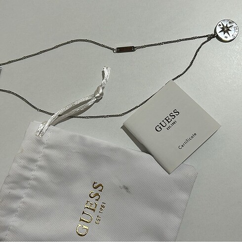 Guess kolye