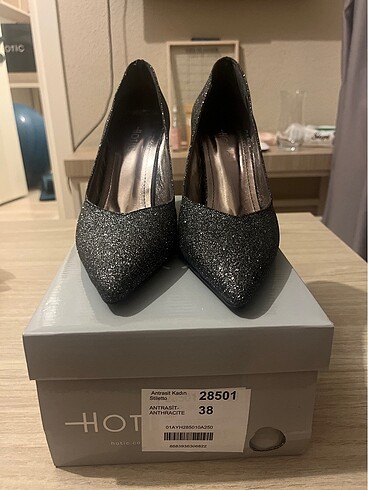 Hotiç stiletto (hiç giyilmedi)