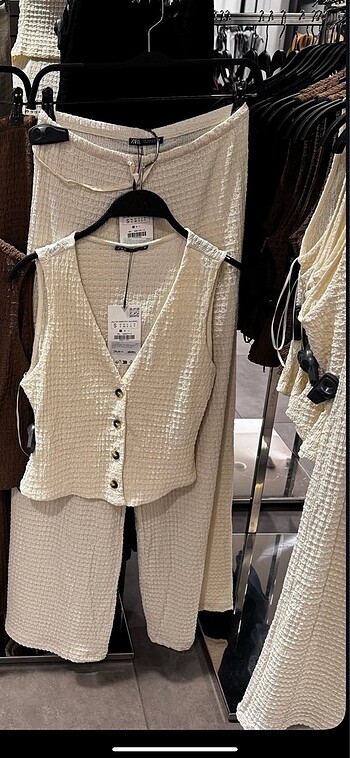 Zara krem renk dokulu takım - Görsel 4