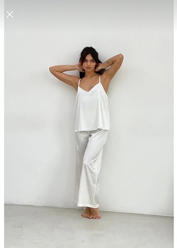 Uzun Beyaz Kadın Sabahlık - Görsel 2