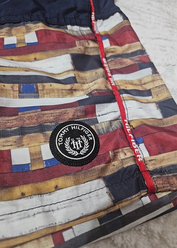 Desenli Tommy Deniz Şort - Görsel 3