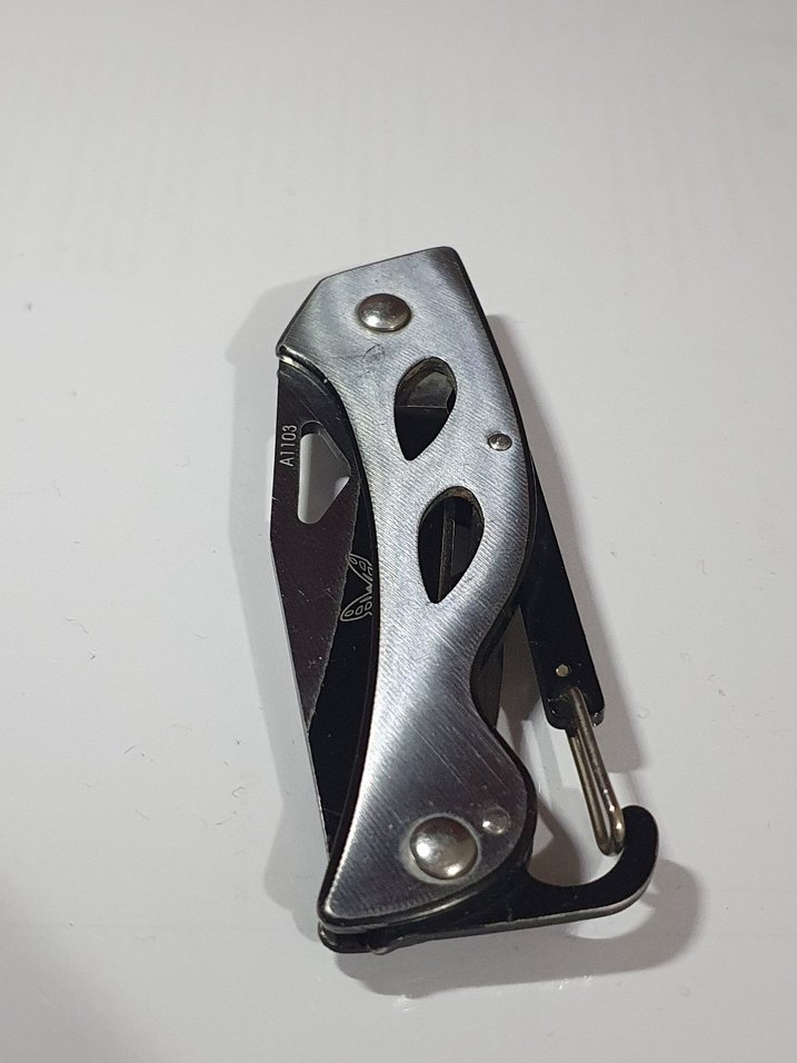 Siyah Katlanabilir Çok Amaçlı Çakı - Görsel 4