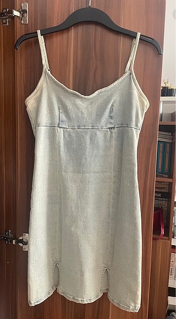 Stradivarius çift yırtmaçlı kot elbise