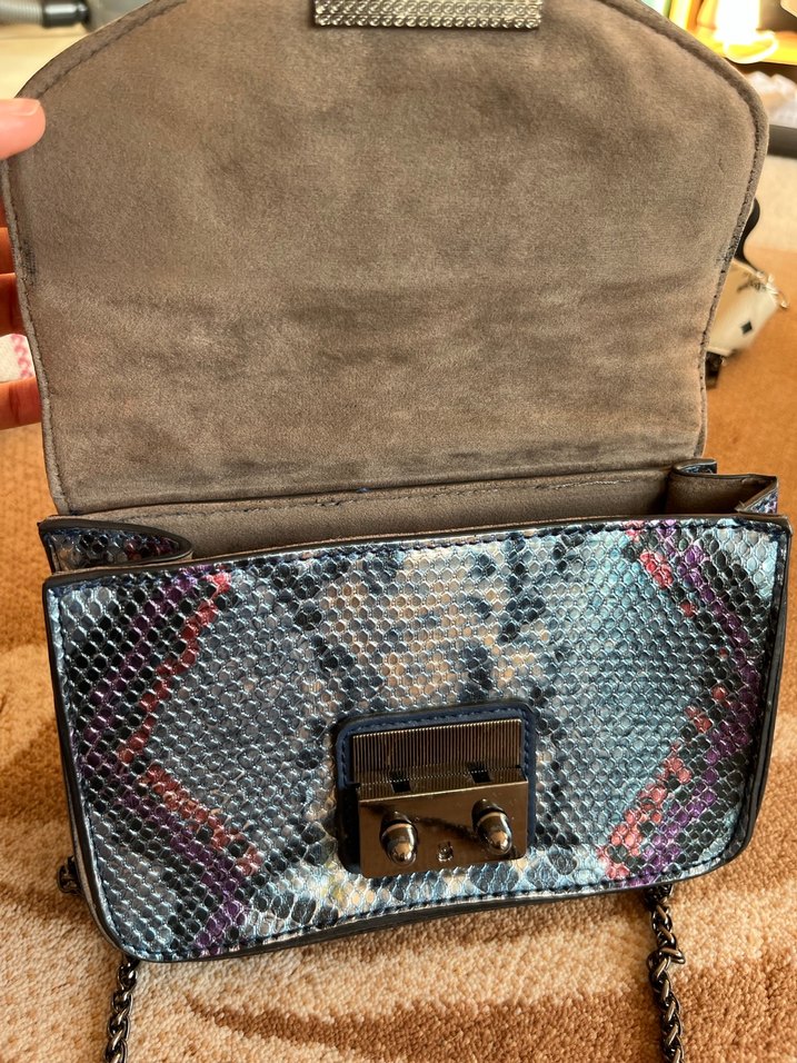 Zincir Detaylı Çok Renkli Yılan Derisi Desenli Çanta - Görsel 2