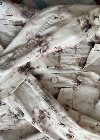 Düğmeli Batik Desenli Kot Ceket - Görsel 3