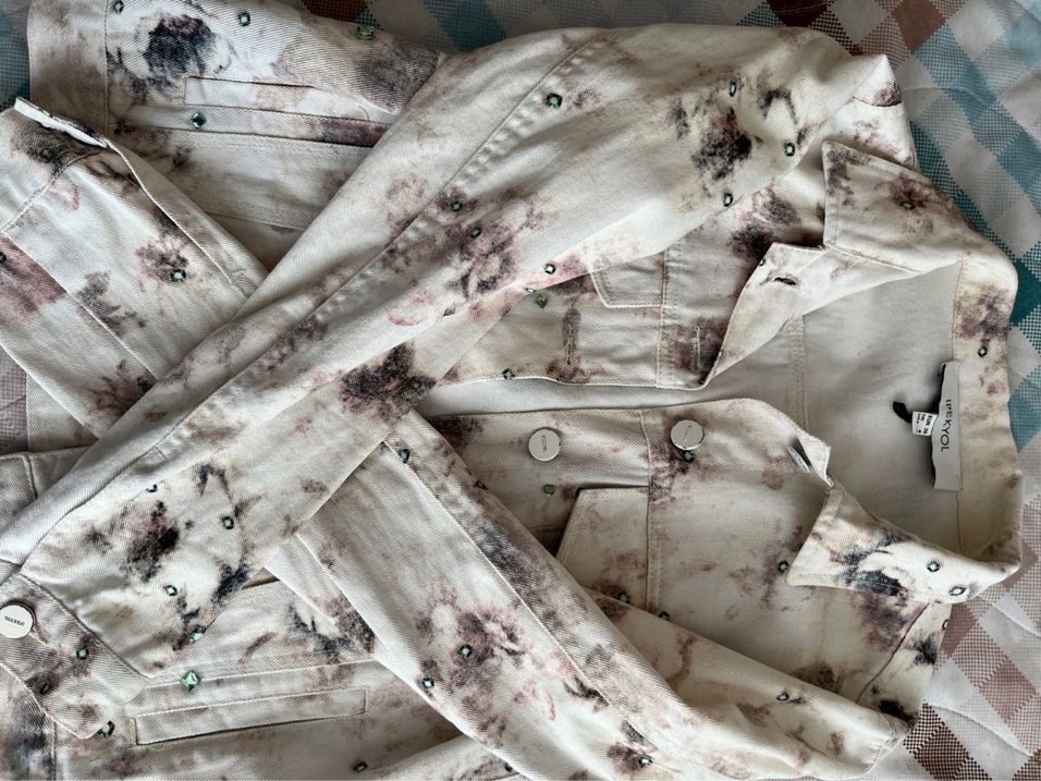 Düğmeli Batik Desenli Kot Ceket - Görsel 3