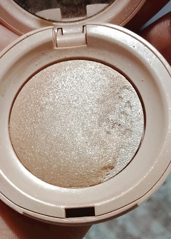 rare beauty hıghlıghter