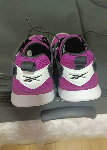 Reebok spor ayakkabi..