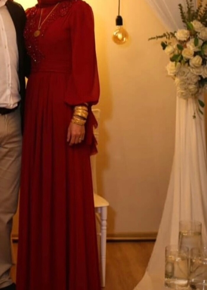 Kırmızı Elbise - Görsel 2