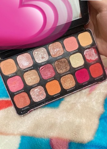 Makeup Revolution Pastel Pembe Far Paleti - Görsel 2