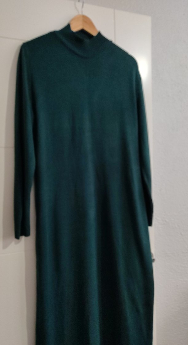 Uzun Yeşil Boğazlı Elbise - Görsel 3