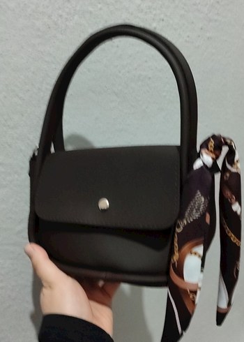 Kahverengi fularlı çanta - Görsel 5