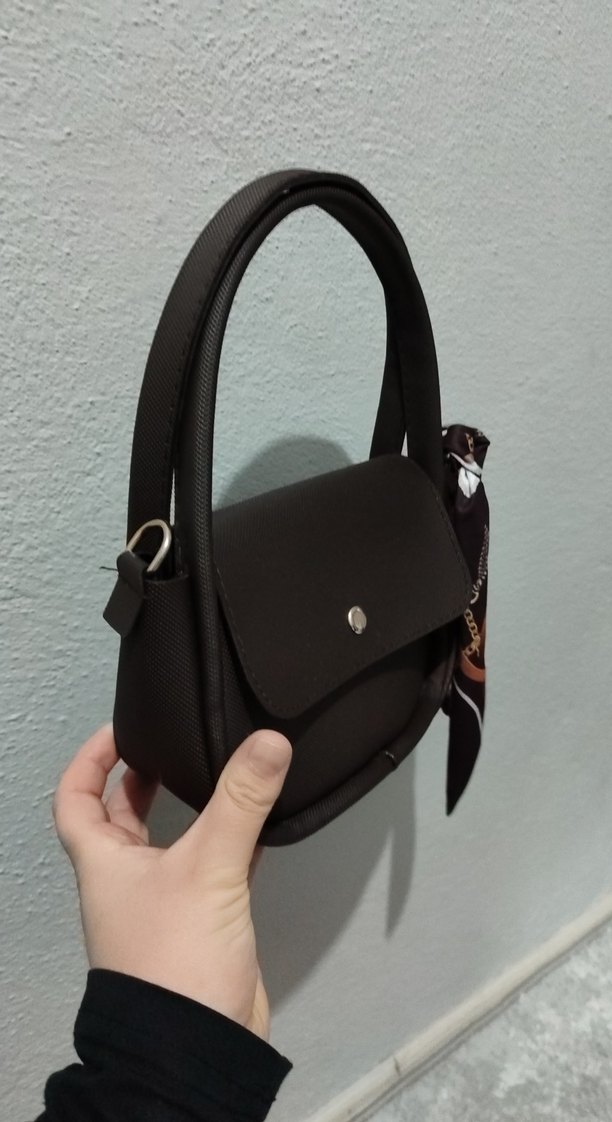 Kahverengi fularlı çanta - Görsel 2