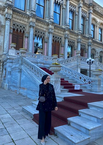 Siyah taşlı takım