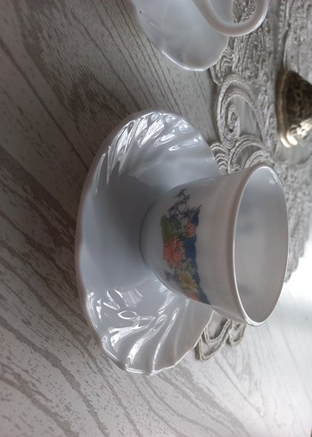 Çiçek Desenli Beyaz Fincan ve Tabak Seti 2 li - Görsel 3