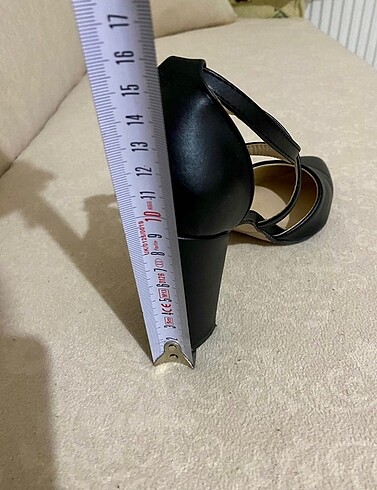 37 Beden siyah Renk Topuklu çapraz bantlı ayakkabı