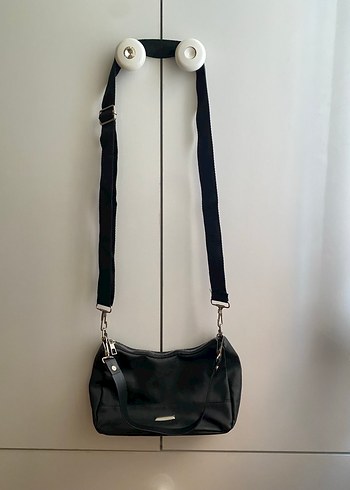 Siyah Parlak Tokalı Minimalist Kadın Çanta - Görsel 3