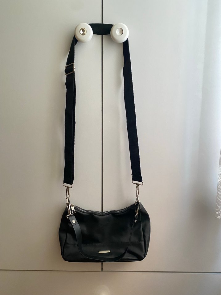 Siyah Parlak Tokalı Minimalist Kadın Çanta - Görsel 3