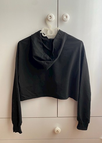 Siyah Kapüşonlu Baskılı Crop Sweatshirt - Görsel 2