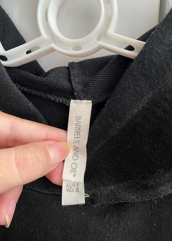 Siyah Kapüşonlu Baskılı Crop Sweatshirt - Görsel 3