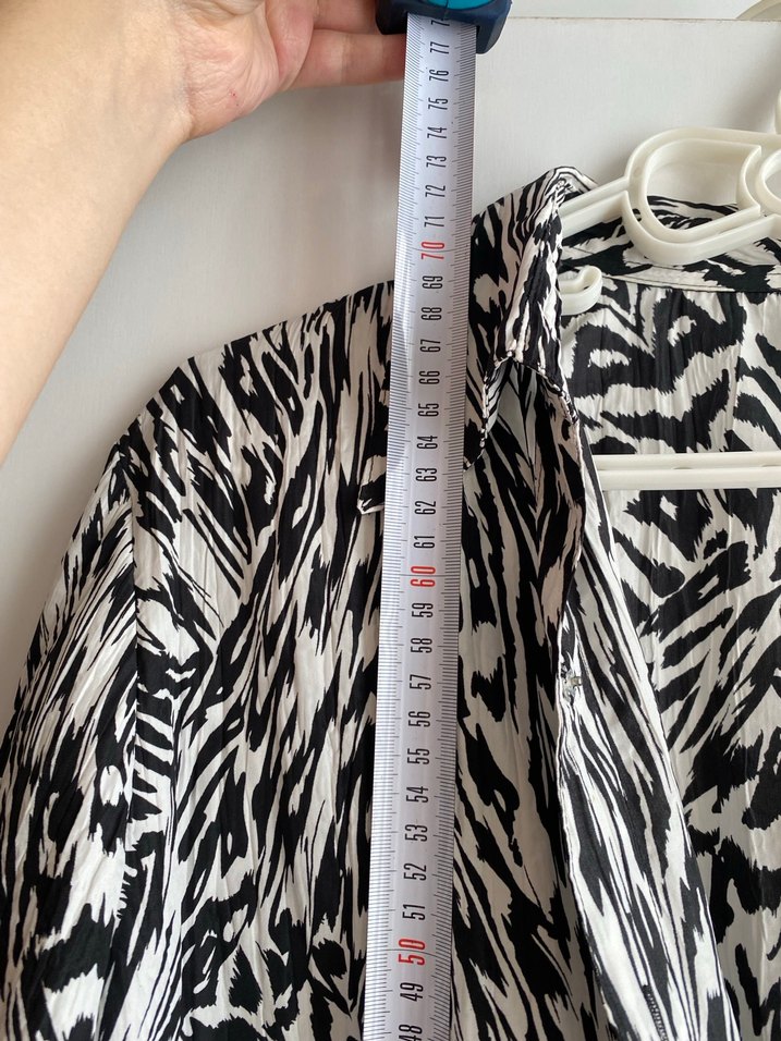 Düğmeli Zebra Desenli Kadın Gömlek - Görsel 3