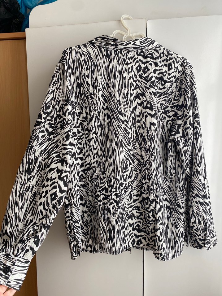 Düğmeli Zebra Desenli Kadın Gömlek - Görsel 4