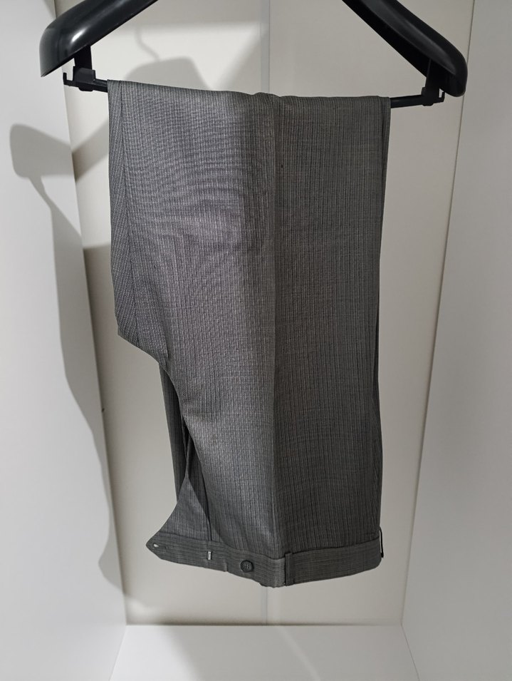 Gri Düğmeli Erkek Takım Elbise - Görsel 2