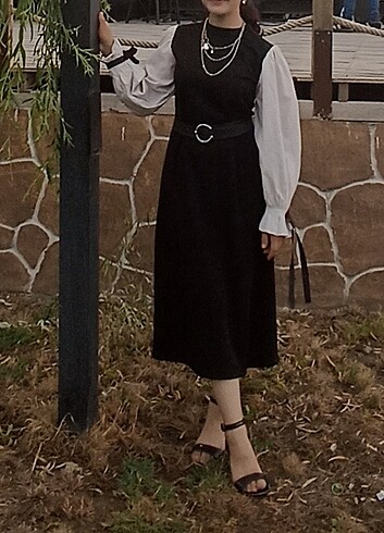 Kol bağlamalı siyah özel gün elbisesi 