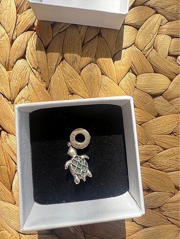 Beden Pandora charm