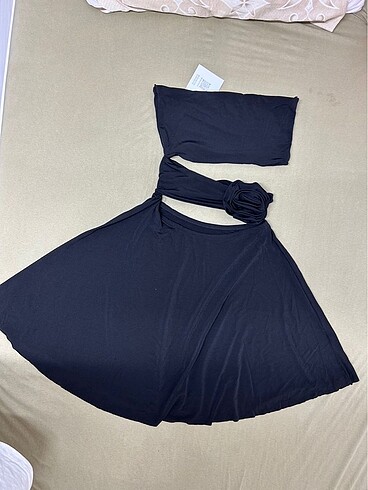 Gül detaylı mini elbise