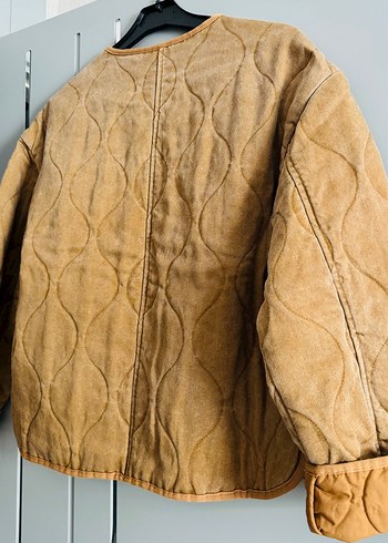 Zara yıkanmış görünümlü kapitone ceket - Görsel 6