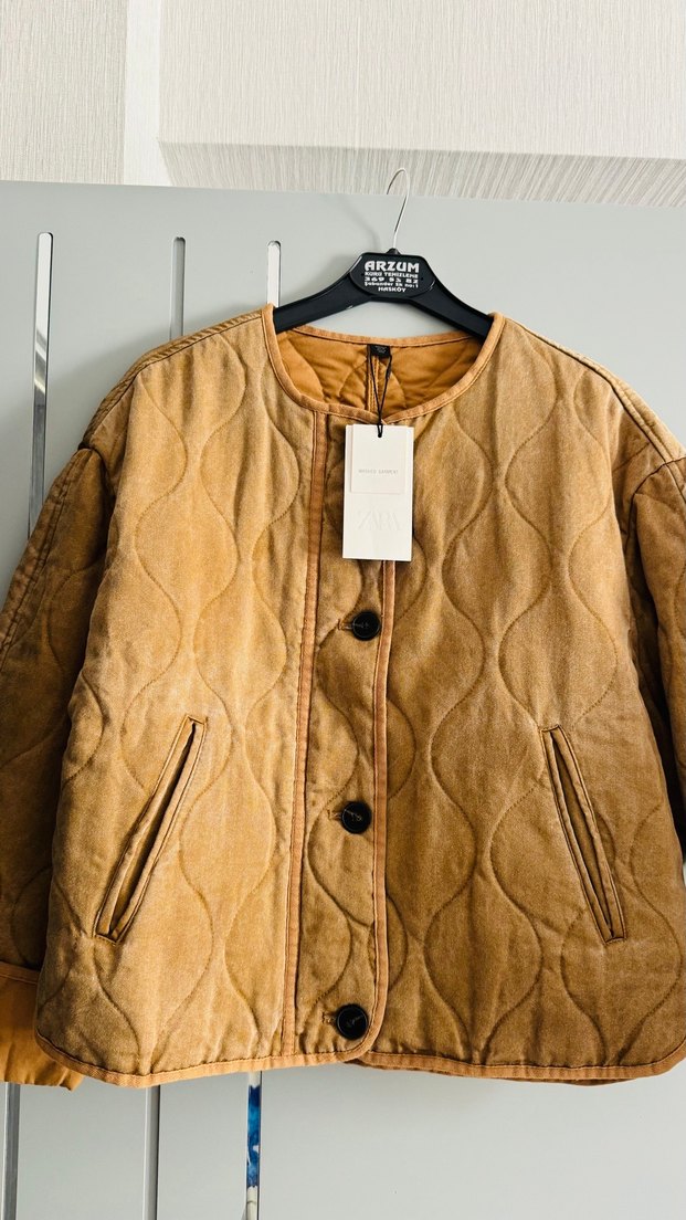 Zara yıkanmış görünümlü kapitone ceket - Görsel 3