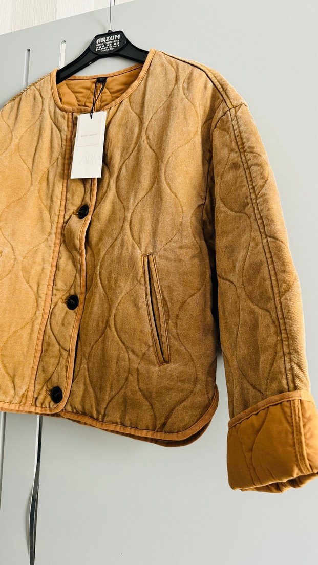 Zara yıkanmış görünümlü kapitone ceket - Görsel 4