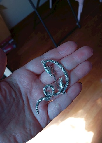 Zincir Detaylı Yılan Desenli Kadın Küpe - Görsel 2