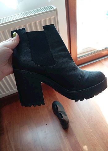 Siyah Suni Deri Kadın Topuklu Bot - Görsel 5