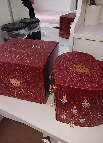 Charlotte tilbury advent calendar kutusu