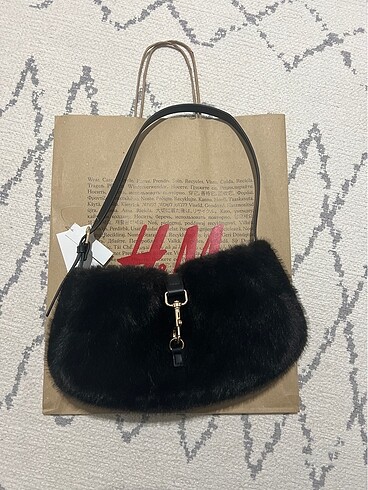H&M kadın peluş çanta