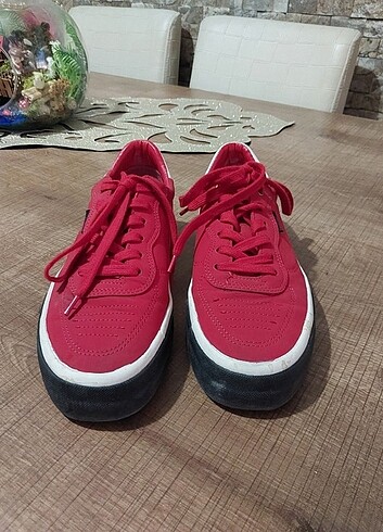 39 Beden kırmızı Renk Bershka kirmizi sneaker